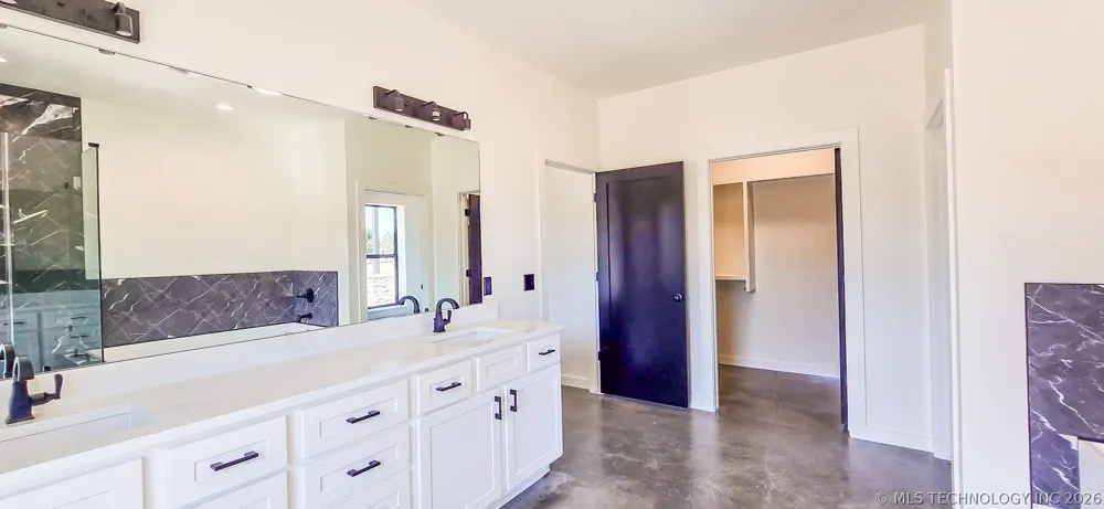 64 Reagan Drive Eufaula, OK 74432