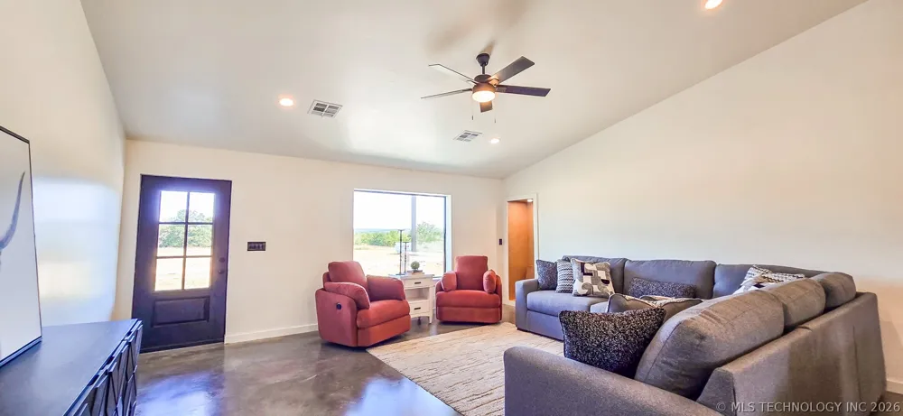 64 Reagan Drive Eufaula, OK 74432