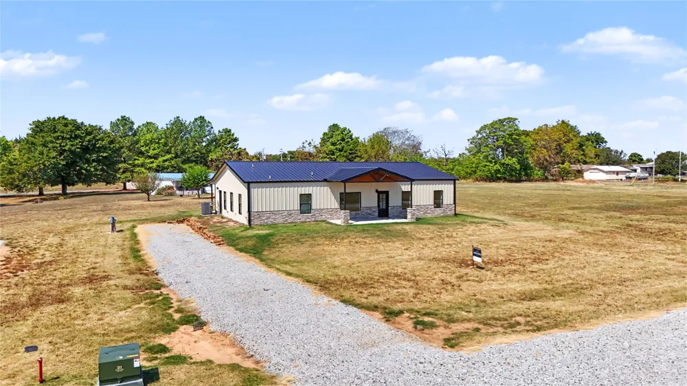64 Reagan Drive Eufaula, OK 74432