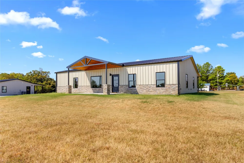 64 Reagan Drive Eufaula, OK 74432