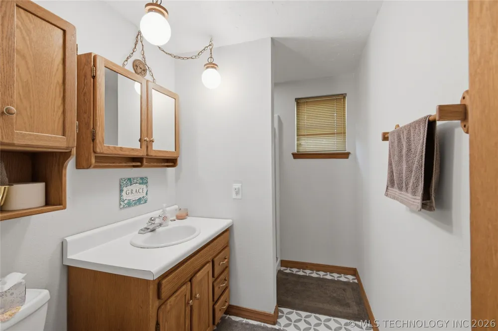 800 Ross Salina, OK 74365