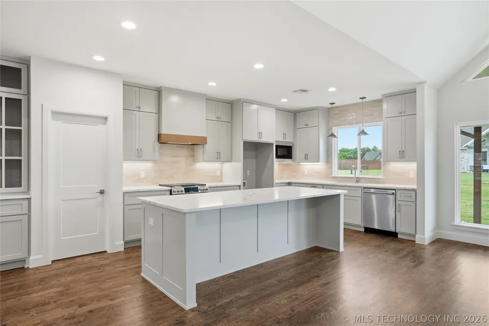 1831 E 44th Street Sand Springs, OK 74063