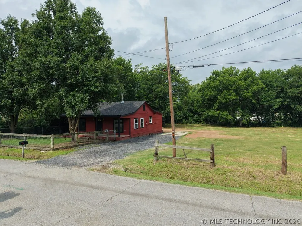 1011 State Street Wagoner, OK 74467