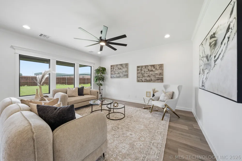 1005 S Chickasaw Street Skiatook, OK 74070