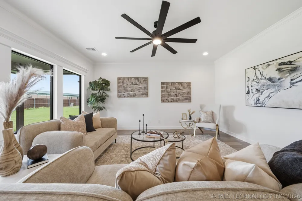 1005 S Chickasaw Street Skiatook, OK 74070
