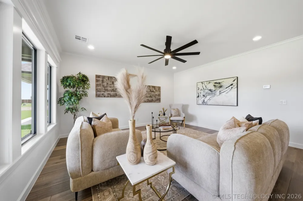 1005 S Chickasaw Street Skiatook, OK 74070