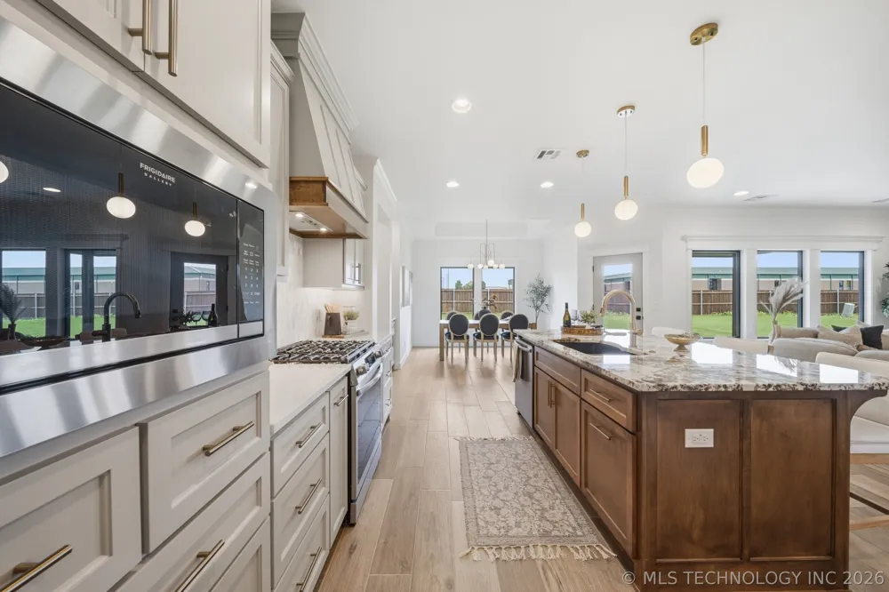 1005 S Chickasaw Street Skiatook, OK 74070