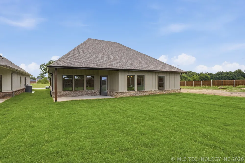 1005 S Chickasaw Street Skiatook, OK 74070