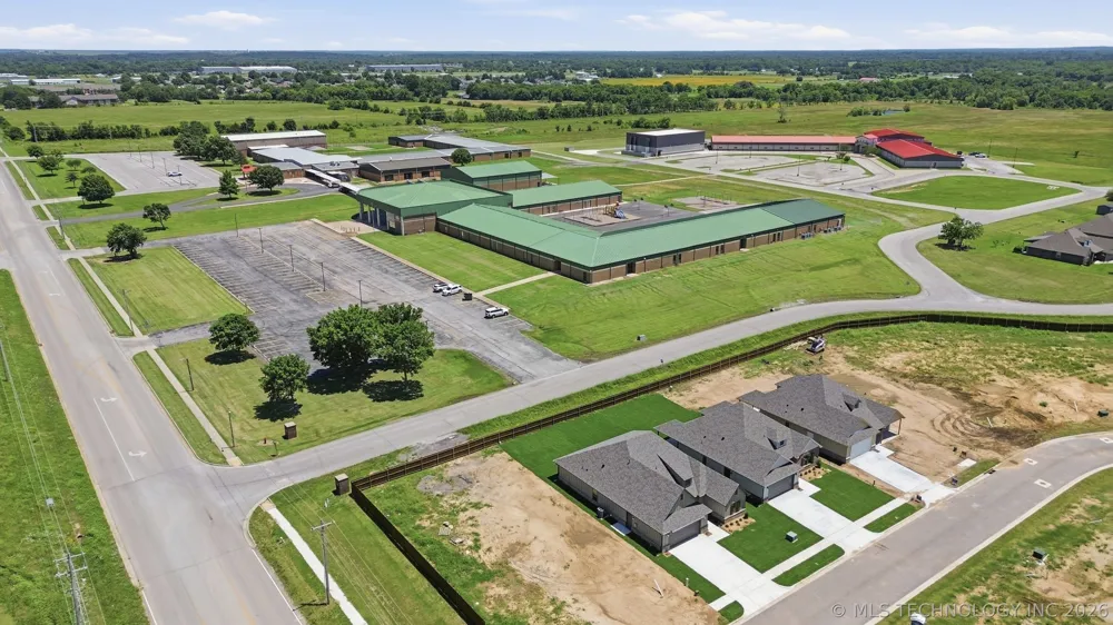 1005 S Chickasaw Street Skiatook, OK 74070