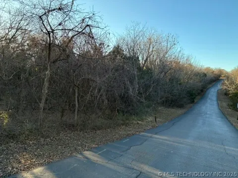 2808 W Oak Drive