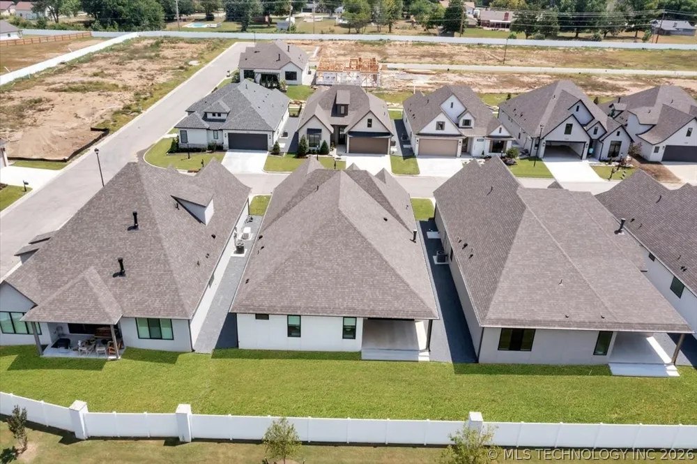 1230 71st Place Broken Arrow, OK 74014