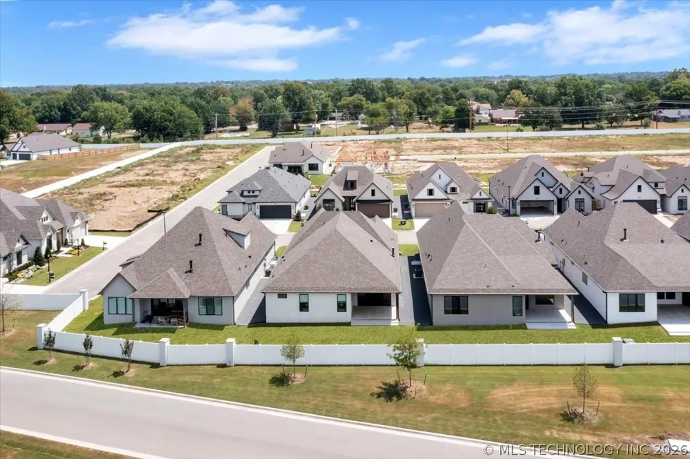 1230 71st Place Broken Arrow, OK 74014