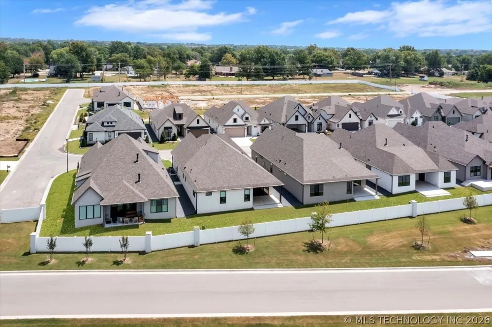 1230 71st Place Broken Arrow, OK 74014