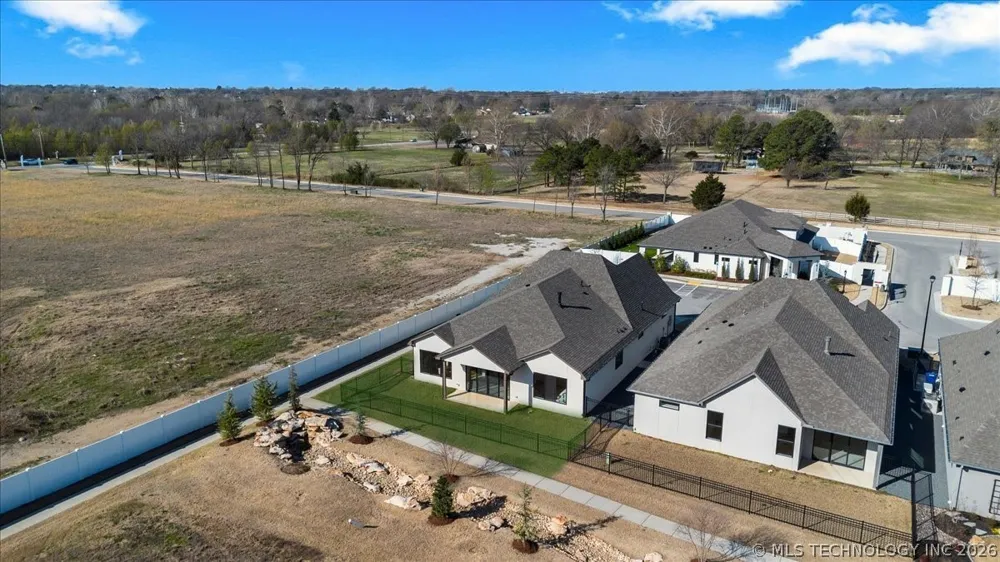 1203 71st Place Broken Arrow, OK 74014