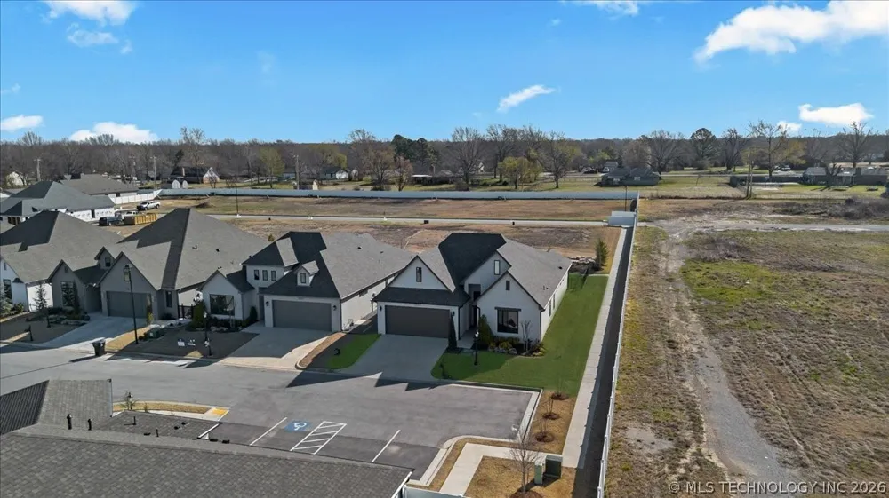 1203 71st Place Broken Arrow, OK 74014
