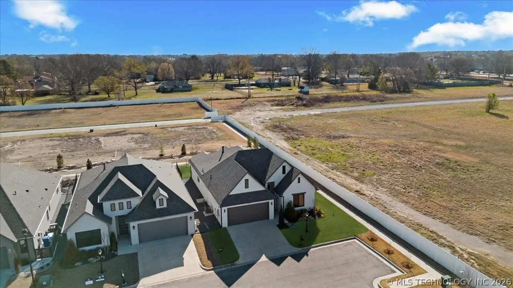 1203 71st Place Broken Arrow, OK 74014