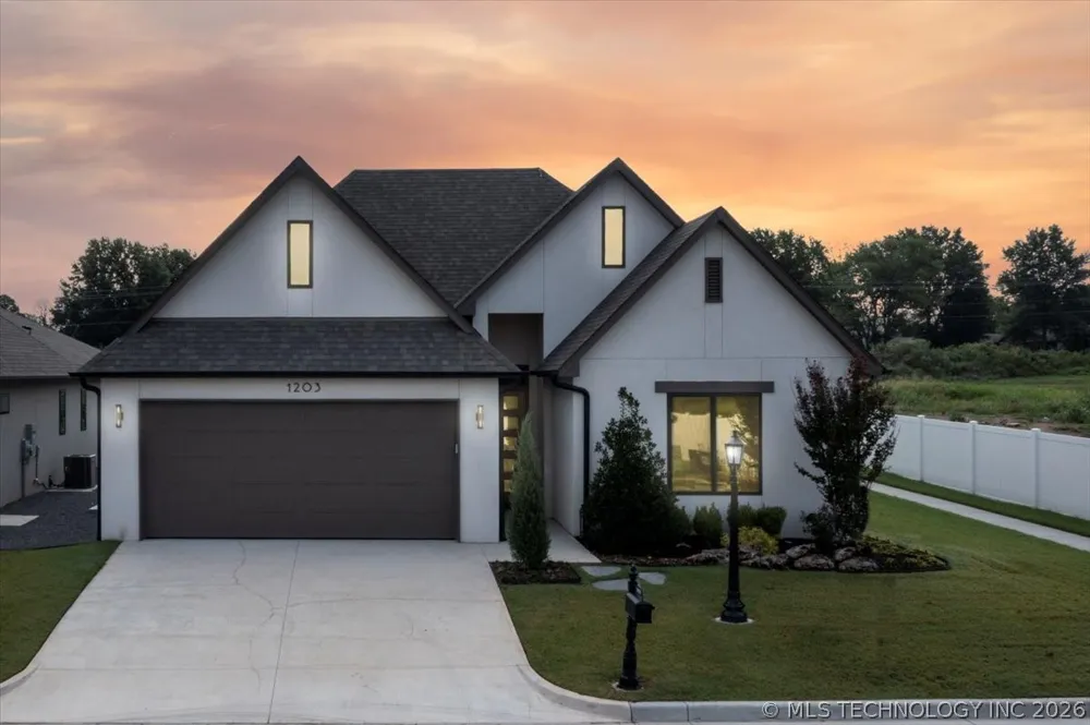 1203 71st Place Broken Arrow, OK 74014
