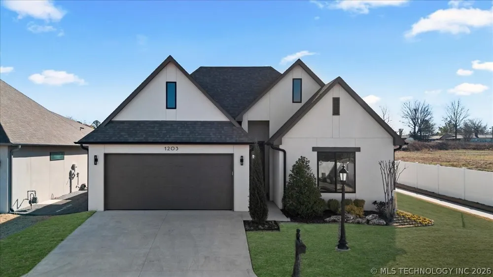 1203 71st Place Broken Arrow, OK 74014