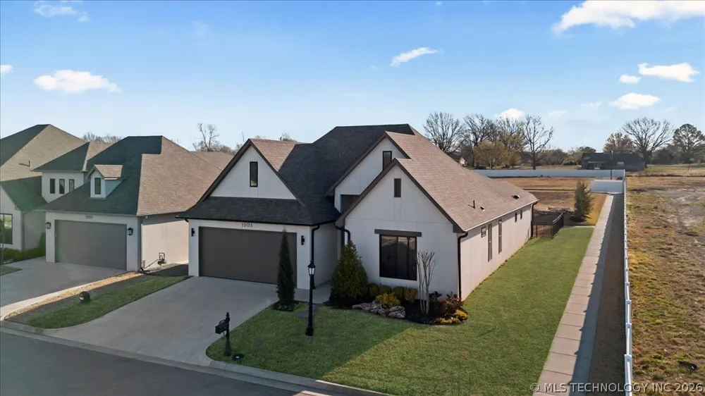 1203 71st Place Broken Arrow, OK 74014