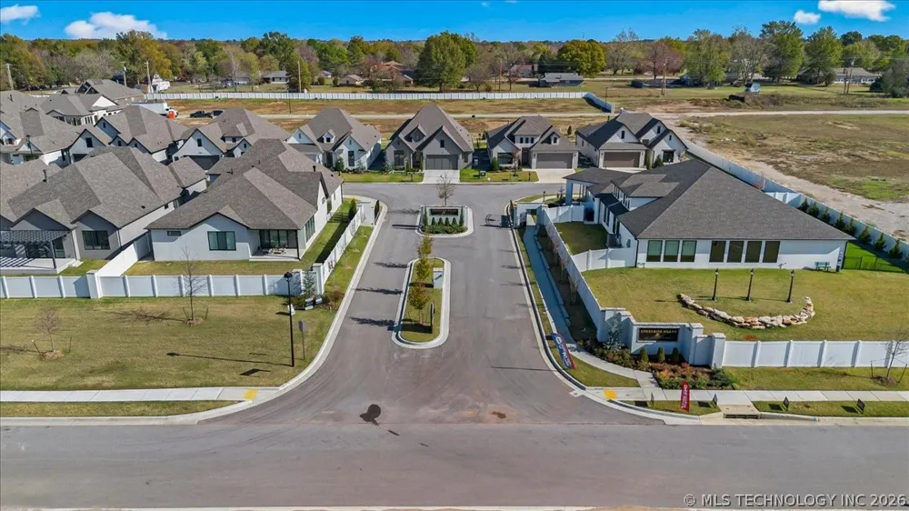 1207 71st Place Broken Arrow, OK 74014