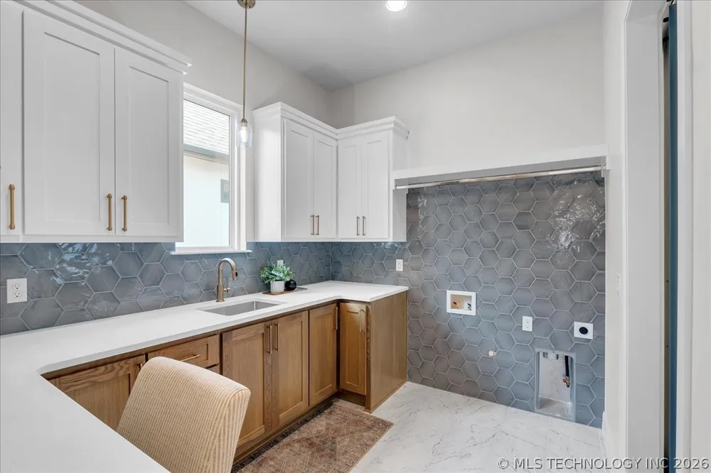1207 71st Place Broken Arrow, OK 74014