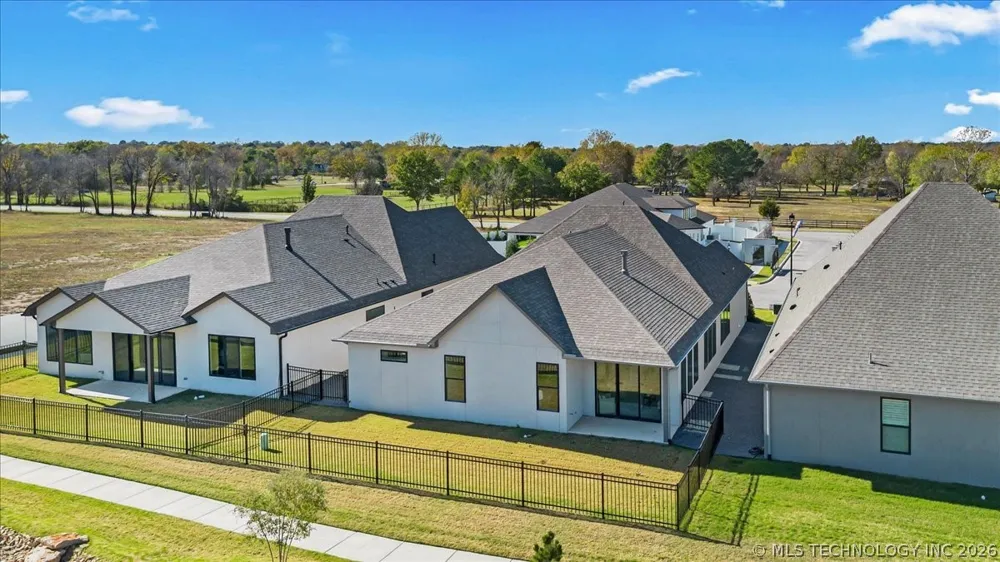 1207 71st Place Broken Arrow, OK 74014
