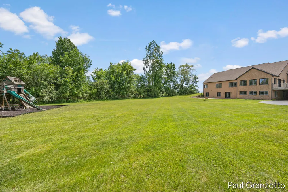 5578 Blackberry Bluff Court SE Kentwood City, MI 49512