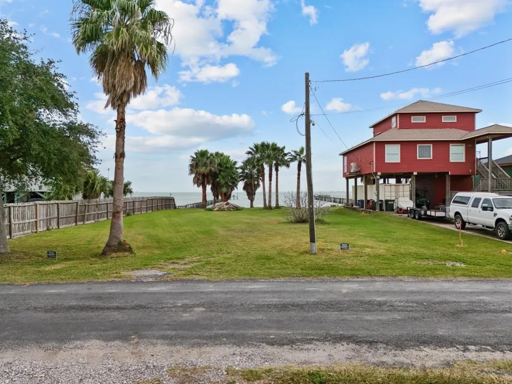 1035 6th Street San Leon, TX 77539