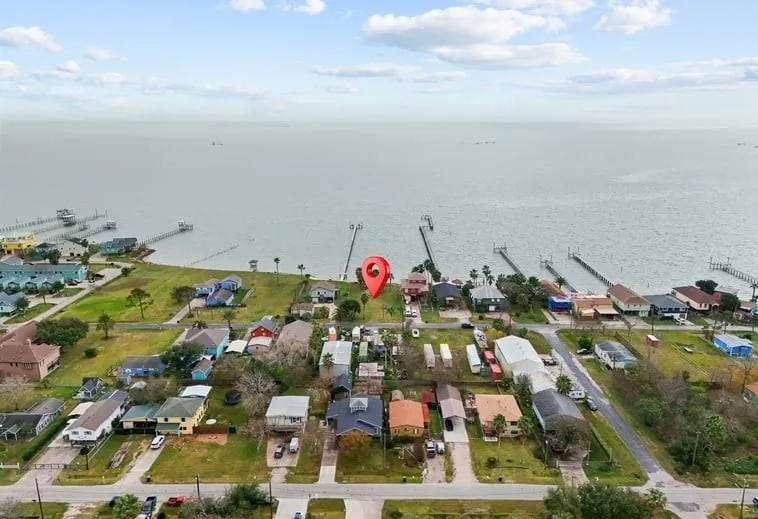 1035 6th Street San Leon, TX 77539