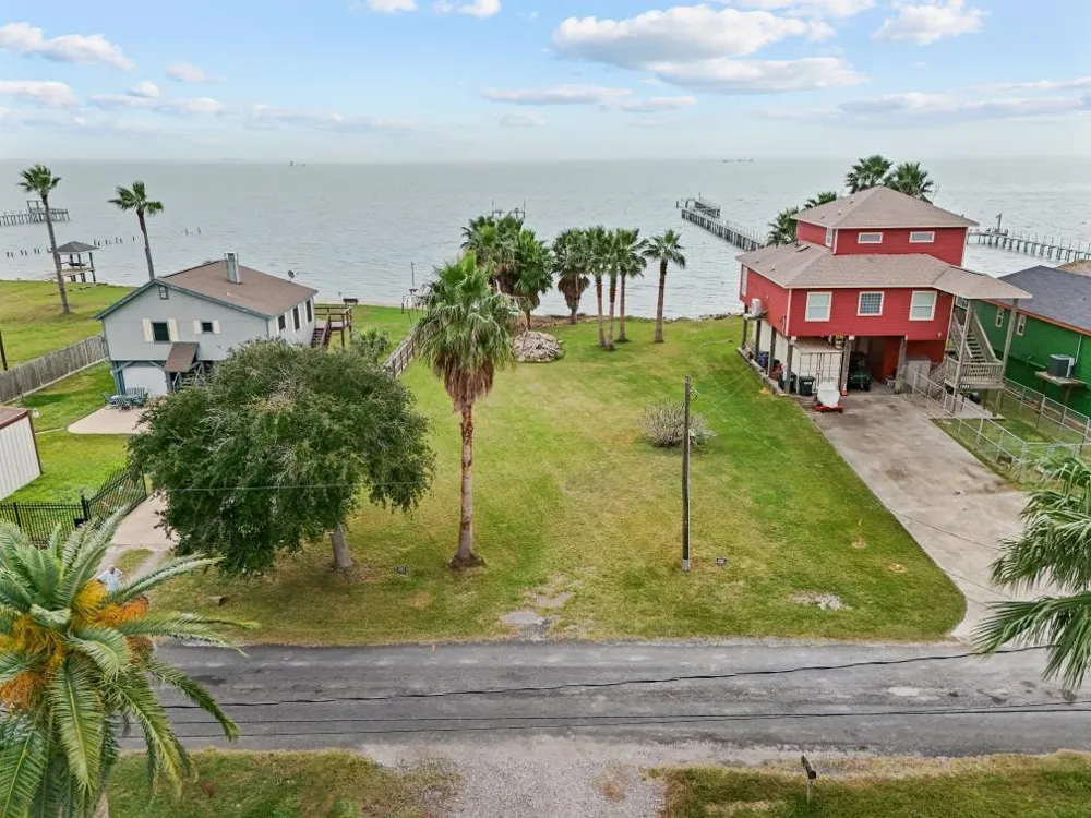 1035 6th Street San Leon, TX 77539