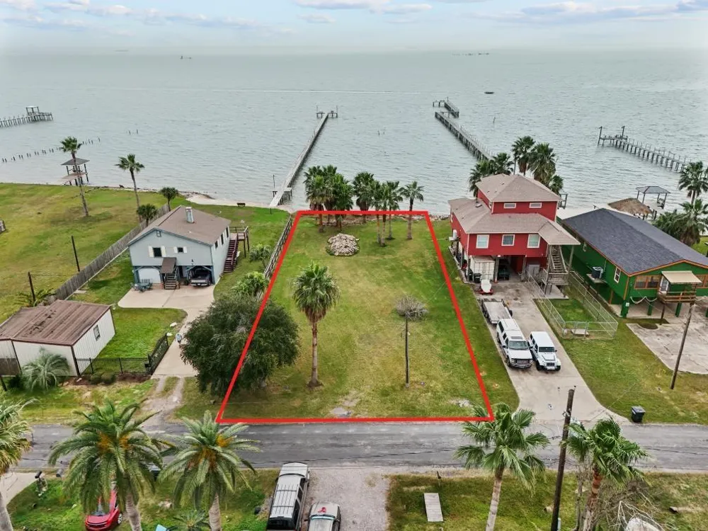 1035 6th Street San Leon, TX 77539