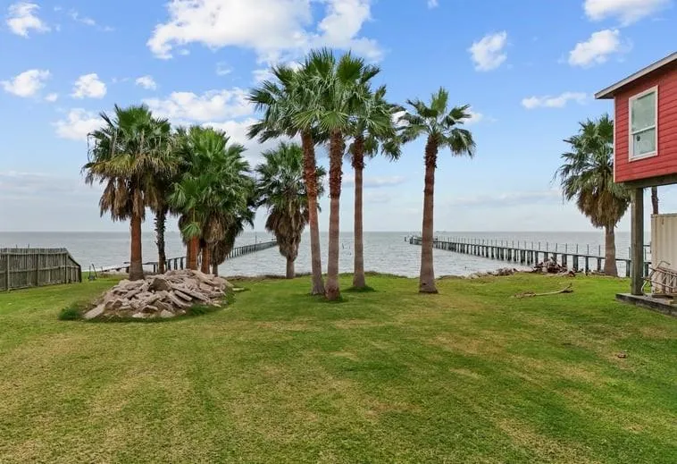 1035 6th Street San Leon, TX 77539