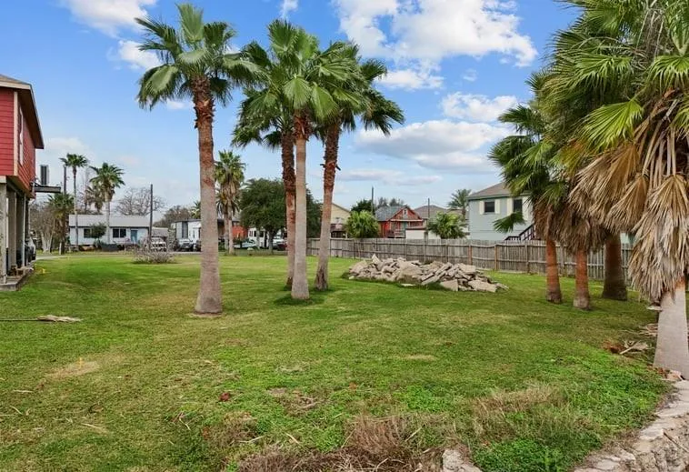 1035 6th Street San Leon, TX 77539