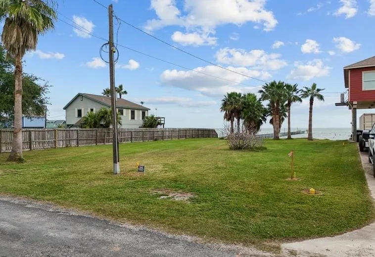 1035 6th Street San Leon, TX 77539