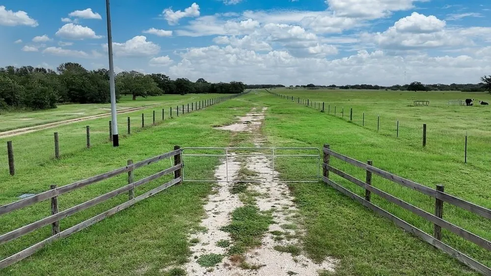 2625 Burke Road Flatonia, TX 78941