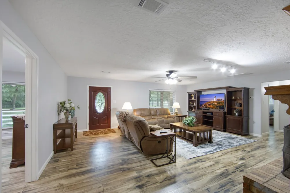 802 Sentinel Oaks Pinehurst, TX 77362