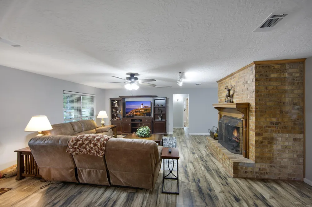 802 Sentinel Oaks Pinehurst, TX 77362