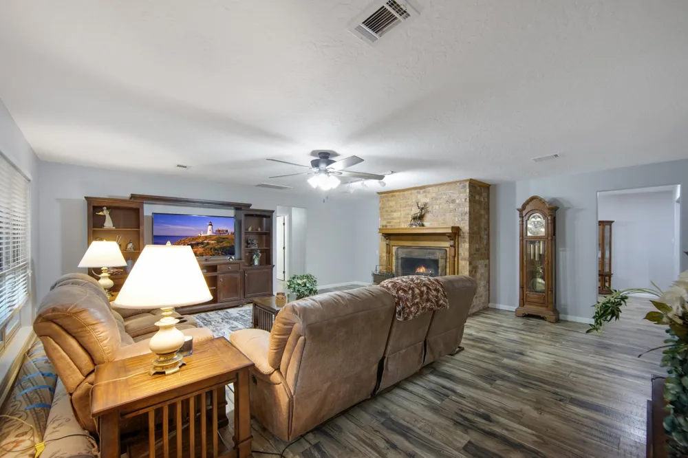 802 Sentinel Oaks Pinehurst, TX 77362