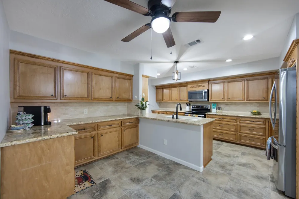 802 Sentinel Oaks Pinehurst, TX 77362