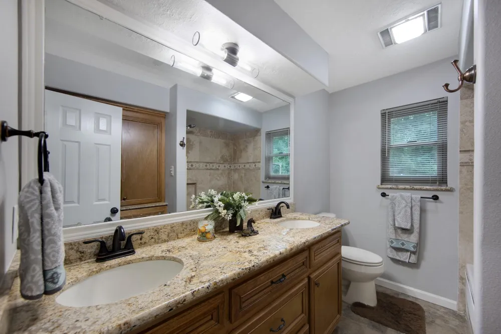 802 Sentinel Oaks Pinehurst, TX 77362