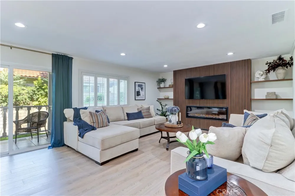 2405 Via Mariposa W #1H Laguna Woods, CA 92637