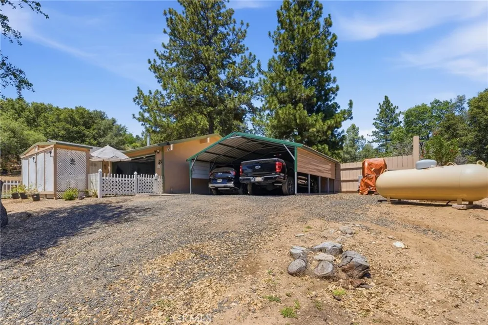5811 Illilouette Falls Mariposa, CA 95338