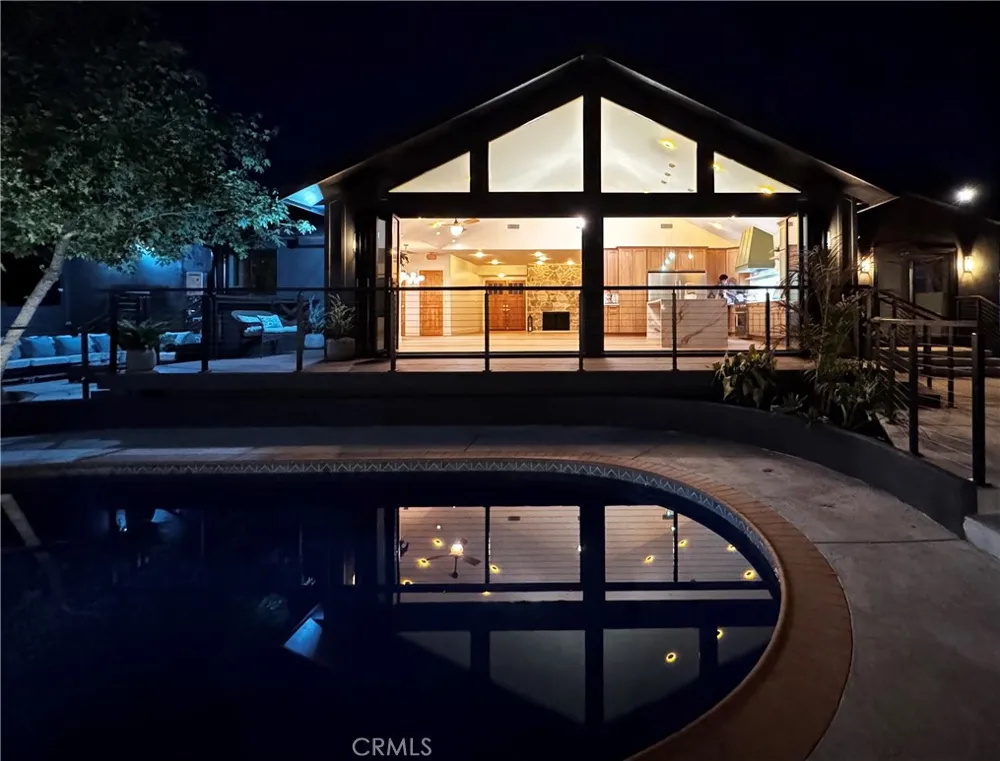 32 W Las Flores Drive Altadena, CA 91001