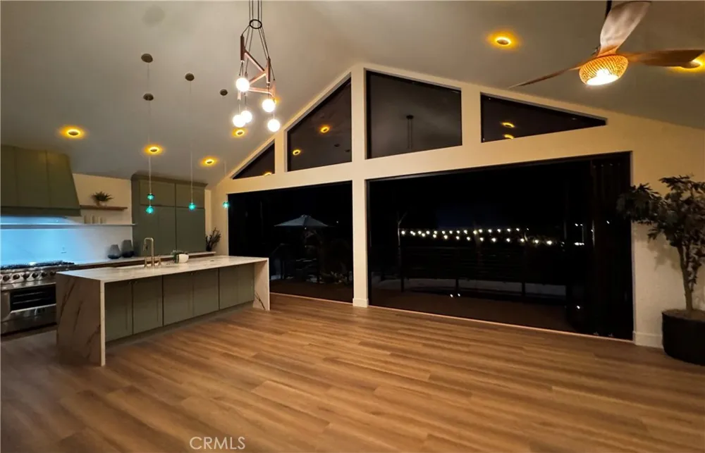 32 W Las Flores Drive Altadena, CA 91001