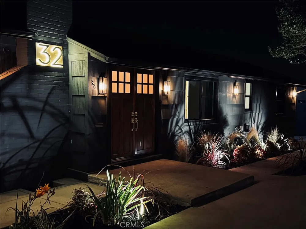 32 W Las Flores Drive Altadena, CA 91001