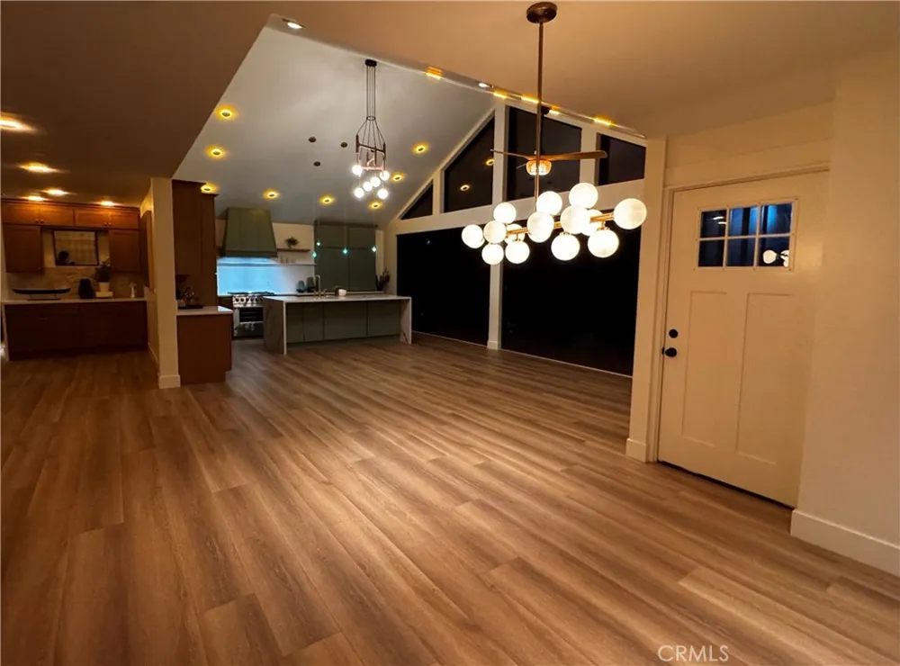 32 W Las Flores Drive Altadena, CA 91001