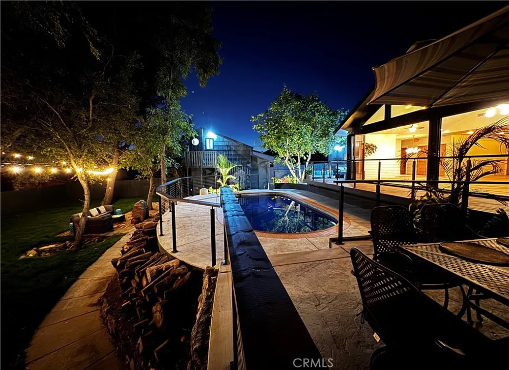 32 W Las Flores Drive Altadena, CA 91001