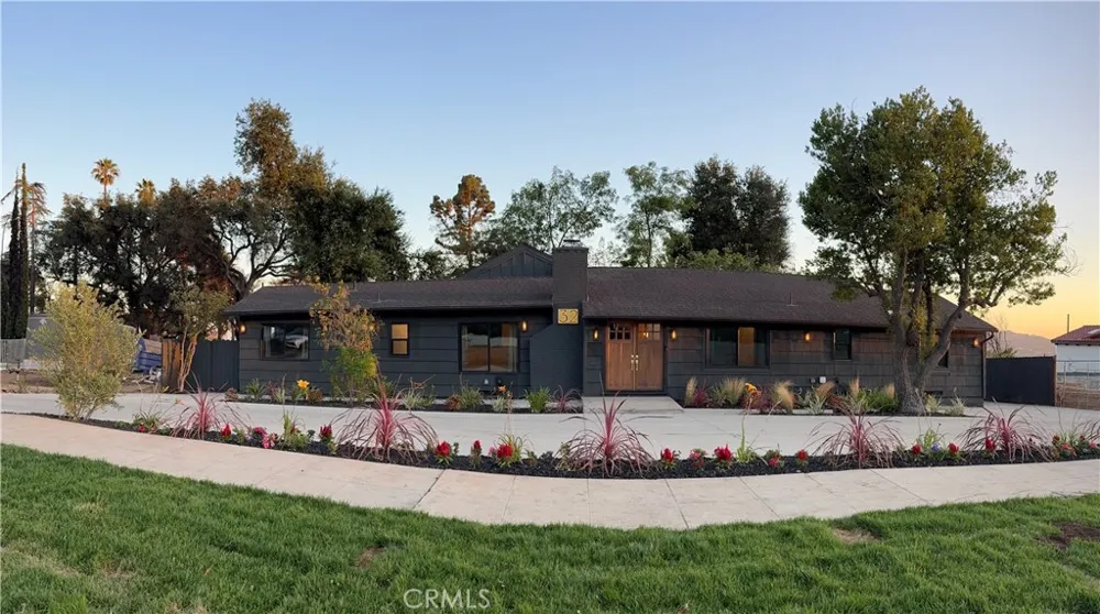32 W Las Flores Drive Altadena, CA 91001
