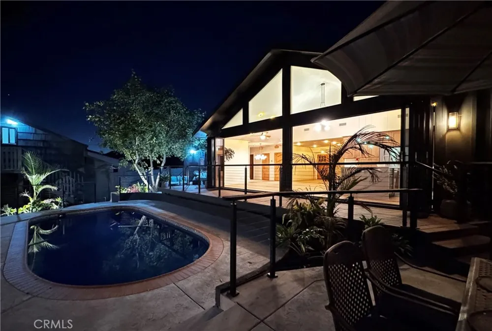 32 W Las Flores Drive Altadena, CA 91001