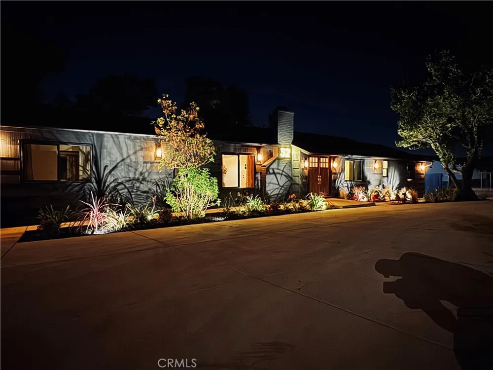 32 W Las Flores Drive Altadena, CA 91001